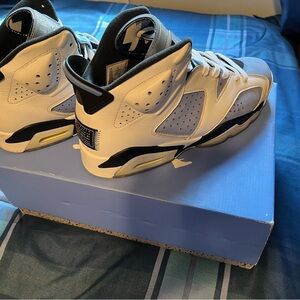 Jordan 6 UNC
